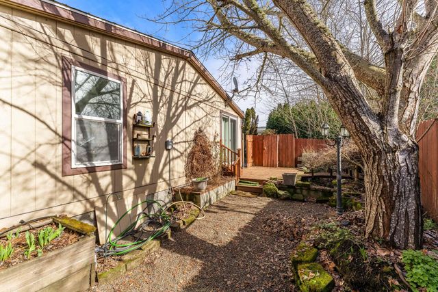 1515 Agape Way, Grants Pass, OR 97527