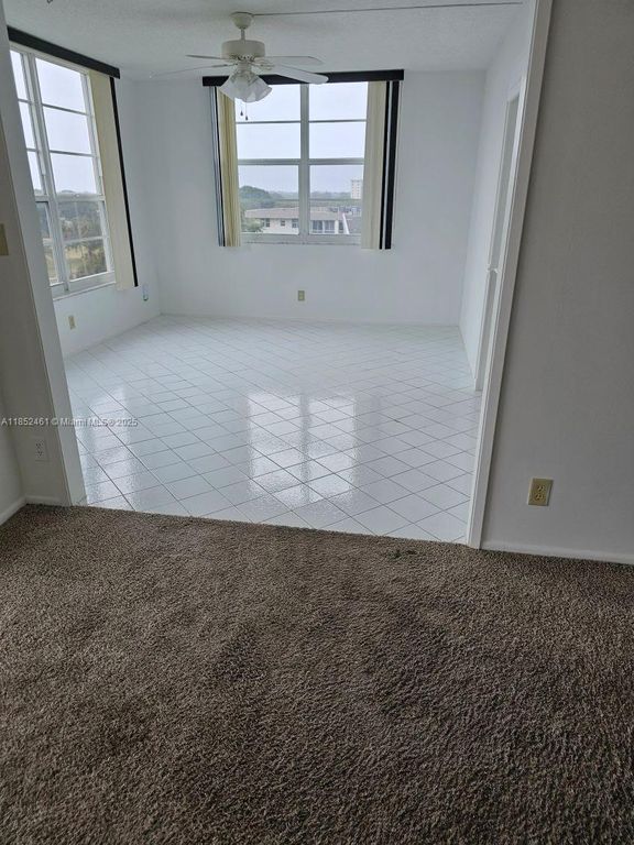575 Oaks Ln 701, Pompano Beach, FL 33069