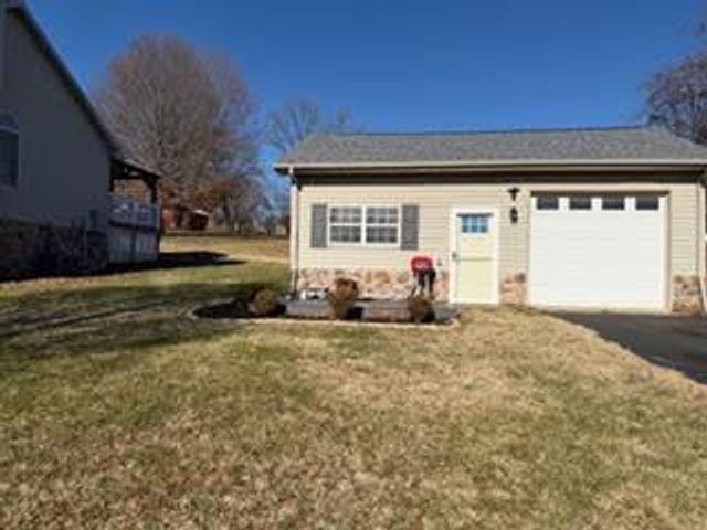 1020 Lauderdale AVE, Vinton, VA 24179