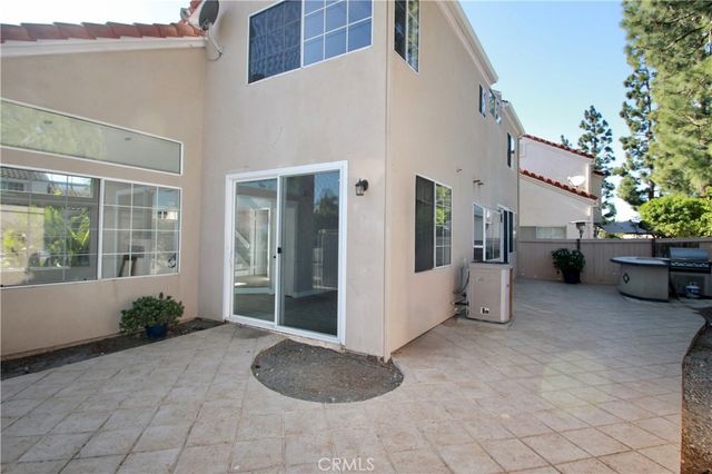 10 LACONIA, Irvine, CA 92614