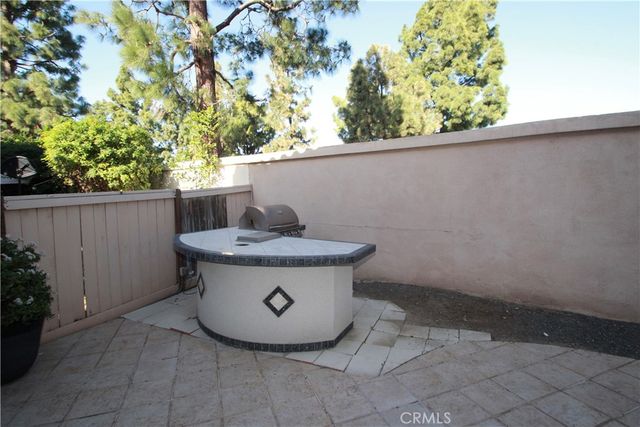 10 LACONIA, Irvine, CA 92614