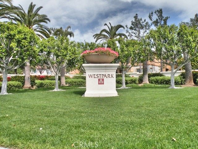 10 LACONIA, Irvine, CA 92614