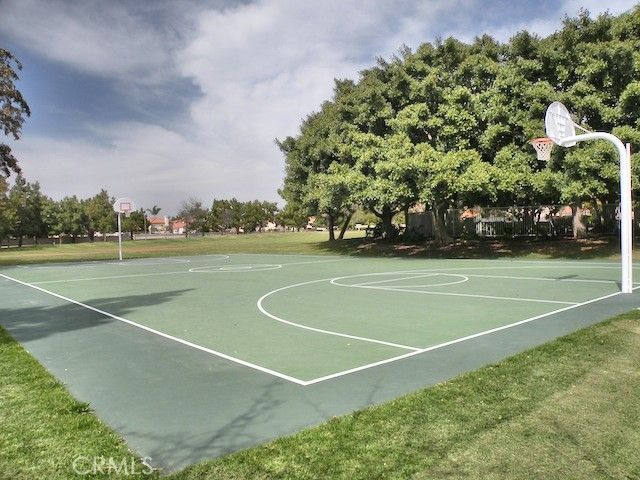 10 LACONIA, Irvine, CA 92614