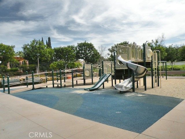 10 LACONIA, Irvine, CA 92614