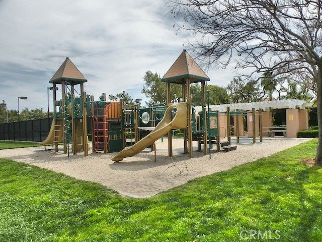 10 LACONIA, Irvine, CA 92614