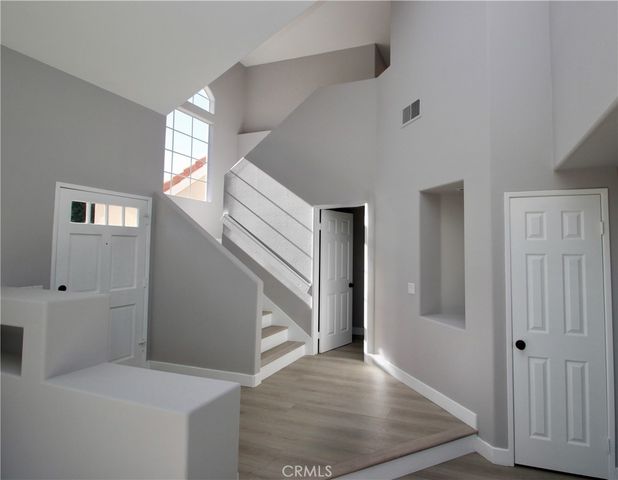 10 LACONIA, Irvine, CA 92614