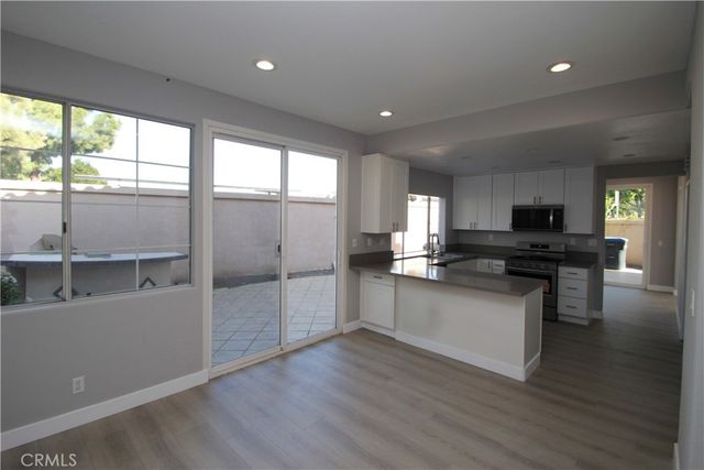 10 LACONIA, Irvine, CA 92614