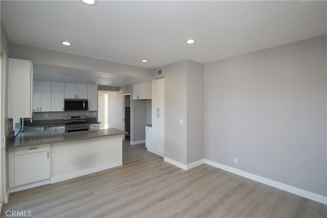 10 LACONIA, Irvine, CA 92614