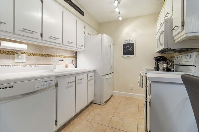 602 Executive Center Dr 208, West Palm Beach, FL 33401