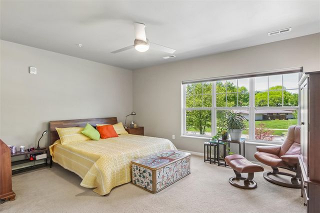 260 N Scott Blvd 212, Iowa City, IA 52245