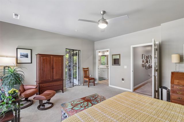 260 N Scott Blvd 212, Iowa City, IA 52245