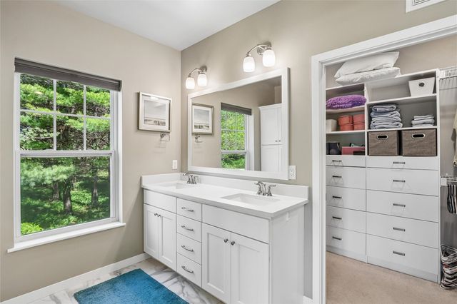 260 N Scott Blvd 212, Iowa City, IA 52245