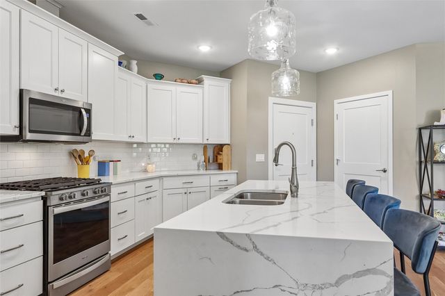 260 N Scott Blvd 212, Iowa City, IA 52245