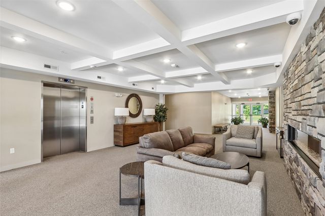260 N Scott Blvd 212, Iowa City, IA 52245