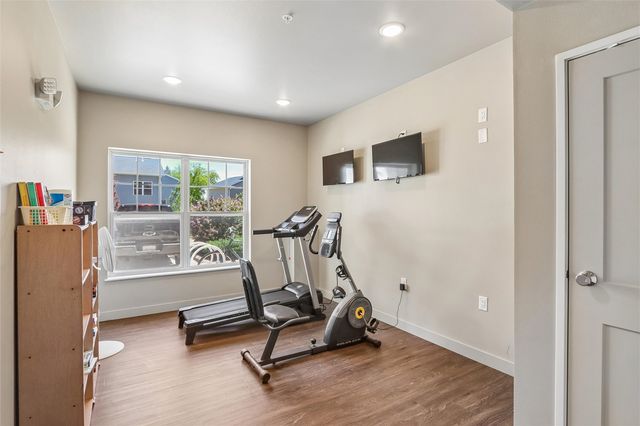 260 N Scott Blvd 212, Iowa City, IA 52245