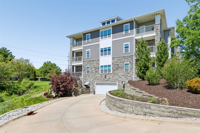 260 N Scott Blvd 212, Iowa City, IA 52245