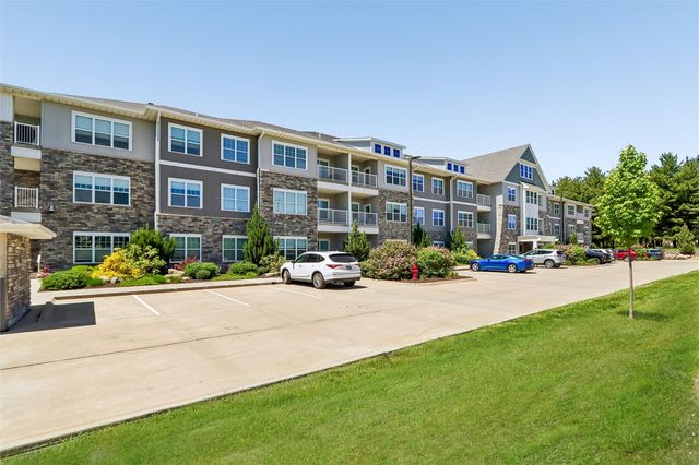 260 N Scott Blvd 212, Iowa City, IA 52245