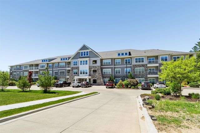 260 N Scott Blvd 212, Iowa City, IA 52245