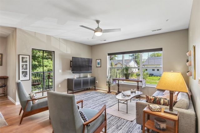 260 N Scott Blvd 212, Iowa City, IA 52245