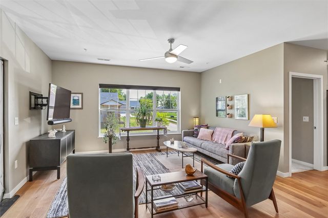 260 N Scott Blvd 212, Iowa City, IA 52245