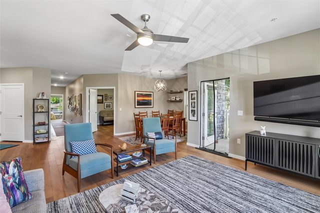 260 N Scott Blvd 212, Iowa City, IA 52245
