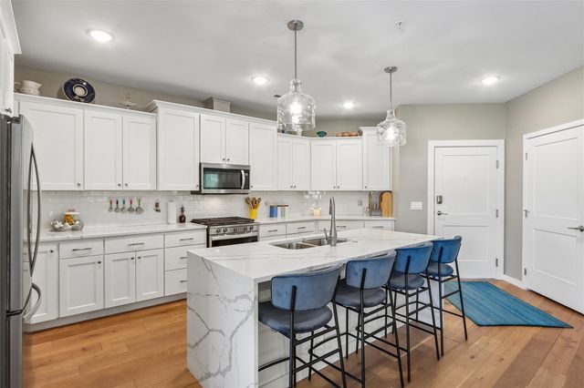 260 N Scott Blvd 212, Iowa City, IA 52245