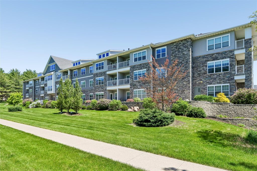 260 N Scott Blvd 212, Iowa City, IA 52245