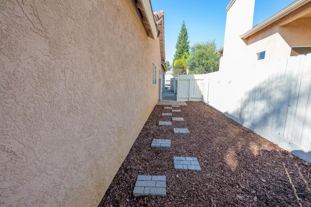 2652 Morris Avenue, Clovis, CA 93611