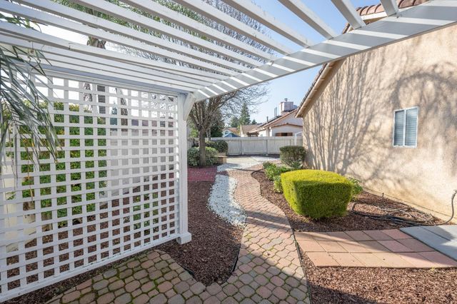 2652 Morris Avenue, Clovis, CA 93611