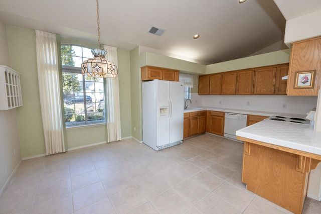 2652 Morris Avenue, Clovis, CA 93611