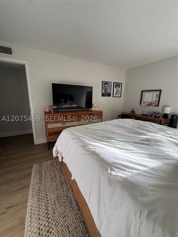 2420 Diana Dr 402, Hallandale Beach, FL 33009
