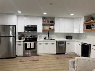 2420 Diana Dr 402, Hallandale Beach, FL 33009
