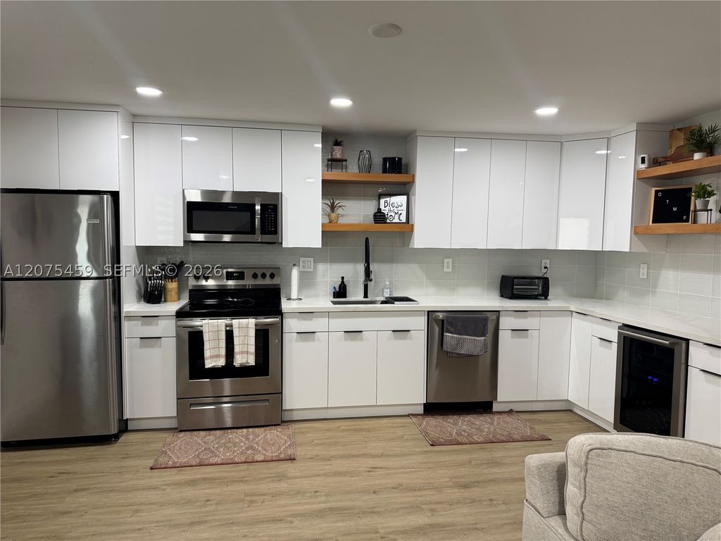 2420 Diana Dr 402, Hallandale Beach, FL 33009