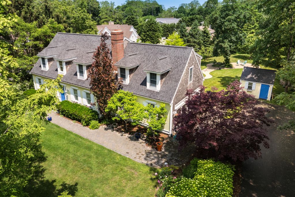 10 Westmoreland Drive, West Falmouth, MA 02540