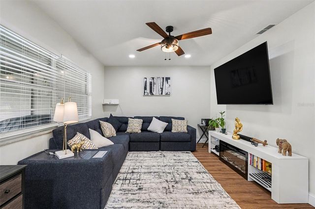 611 HUNTINGTON STREET, Brandon, FL 33511