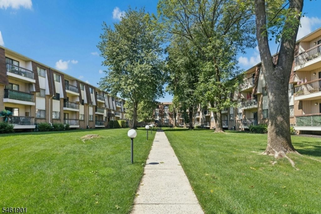 1150 W Saint George B22, Linden City, NJ 07036 — photo 2