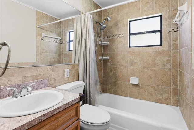 220 SE 71ST STREET, Gainesville, FL 32641