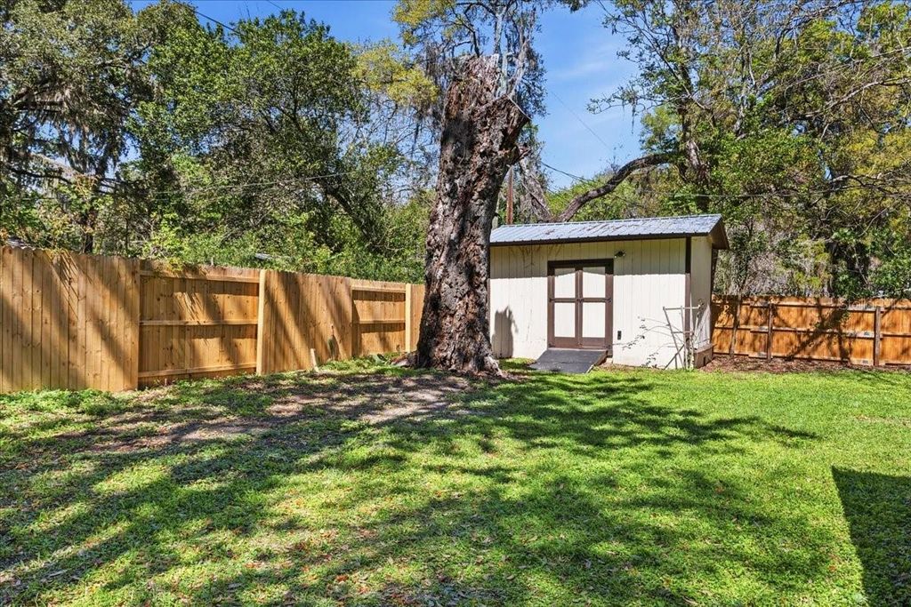 Image 2 of property listing at 220 SE 71ST STREET, Gainesville, FL 32641