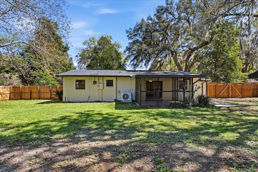 Image 4 of property listing at 220 SE 71ST STREET, Gainesville, FL 32641