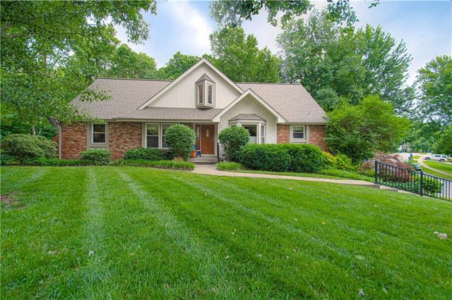 1144 Camelot Drive, Liberty, MO 64068