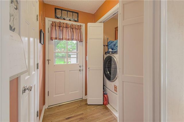 1144 Camelot Drive, Liberty, MO 64068