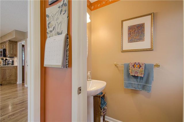 1144 Camelot Drive, Liberty, MO 64068