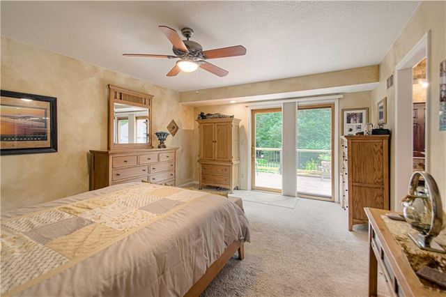 1144 Camelot Drive, Liberty, MO 64068