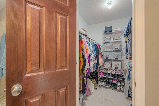 1144 Camelot Drive, Liberty, MO 64068