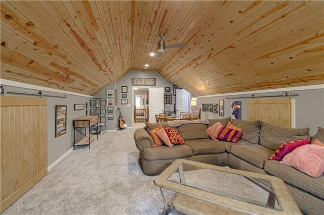 1144 Camelot Drive, Liberty, MO 64068