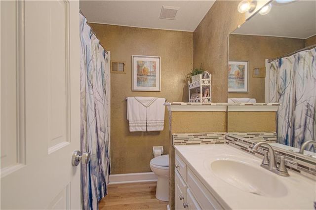 1144 Camelot Drive, Liberty, MO 64068