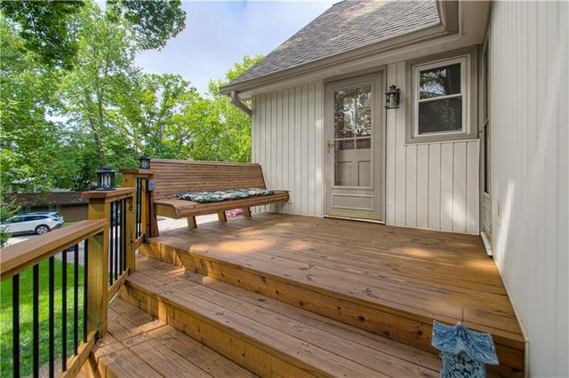 1144 Camelot Drive, Liberty, MO 64068
