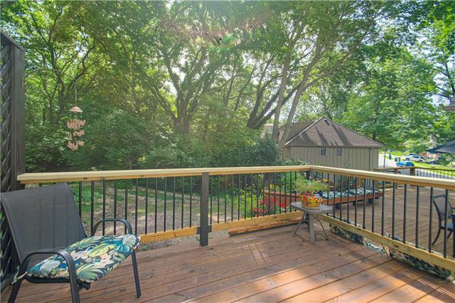1144 Camelot Drive, Liberty, MO 64068