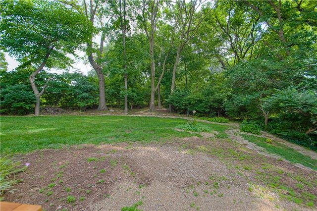 1144 Camelot Drive, Liberty, MO 64068