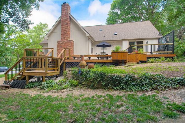 1144 Camelot Drive, Liberty, MO 64068